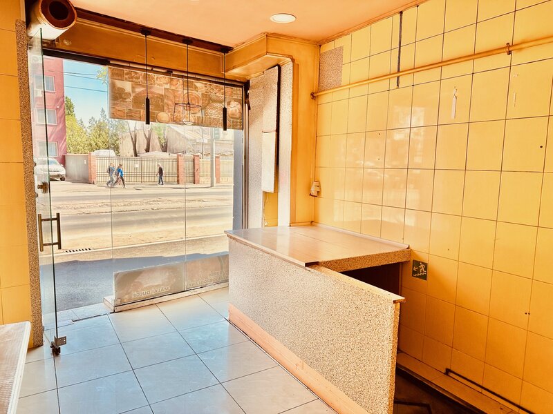 Piata Obor, Pantelimon (trafic), spatiu comercial 14 mp, stradal.