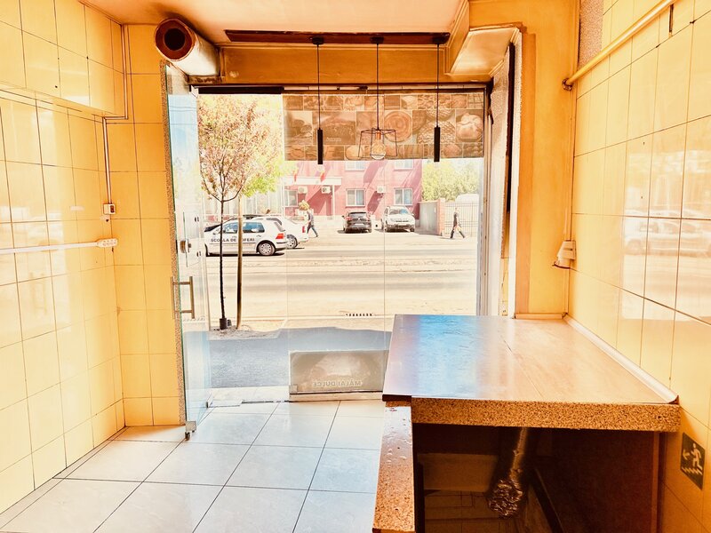 Piata Obor, Pantelimon (trafic), spatiu comercial 14 mp, stradal.